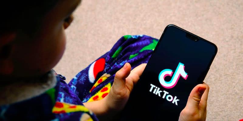 The Pros and Cons of TikTok for Children: What Parents Need to Know The Pros and Cons of TikTok for Children: What Parents Need to Know